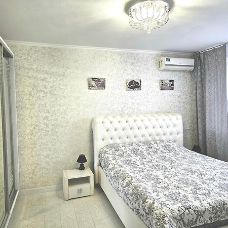 Black And White Apartment 키시나우 외부 사진