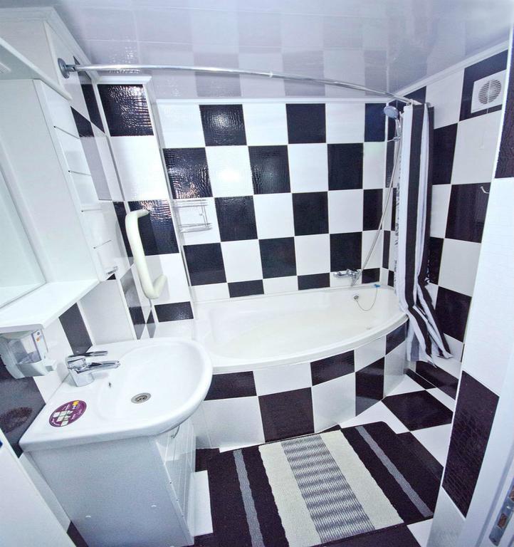 Black And White Apartment 키시나우 외부 사진